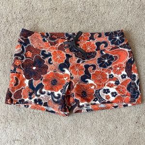 Patagonia Wavefarer Women's Board Shorts Size 10 (fits like 4/6) Floral pattern